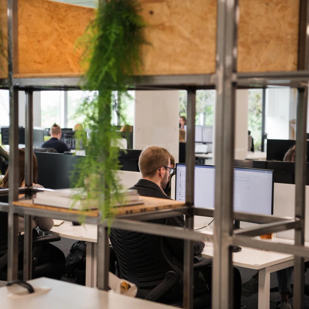 BigCommerce, IDHL